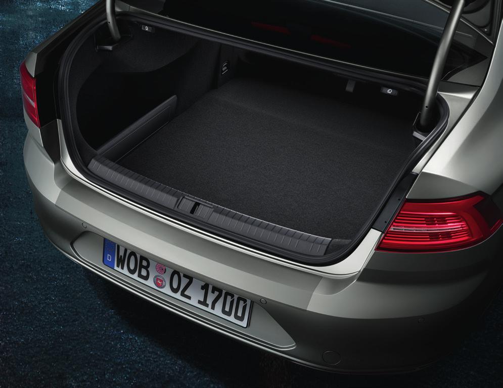 Komplektā ietilpst četras uzlikas: priekšpusei un aizmugurei. Volkswagen oriģinālais bagāžas nodalījuma ieklājs aizsargā bagāžas nodalījumu pret netīrumiem un novērš priekšmetu slīdēšanu.