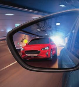 FORD FOCUS Izcilas tehnoloģijas Brīvroku sistēmas bagāžas nodalījuma durvis Jaunās Focus automašīnas bagāžas nodalījuma atvēršana vai aizvēršana ir vienkārša pat ar pilnām rokām.