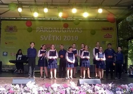Piedalīšanās Pārdaugavas svētkos 18.maijā norisinājās Pārdaugavas svētki Es mīlu Pārdaugavu, pasākumā piedalījās arī mūsu skolas 2.-4.