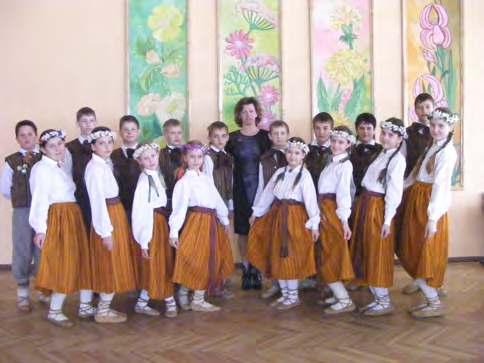 Kaunatas vidusskolas dejotāju skate sadancis Bērzgalē Kaunatas vēstnesis Nr. 22-6 - Tuvojas 2011./2012. mācību gada beigas.