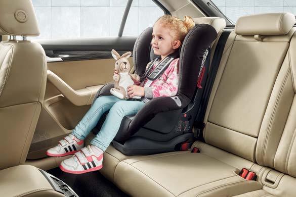 sēdekļu inteliģentais dizains ļauj bērnam ne tikai sēdēt aizmugurē, bet arī priekšējā pasažiera sēdeklī, kur jūs varat viņu redzētu.
