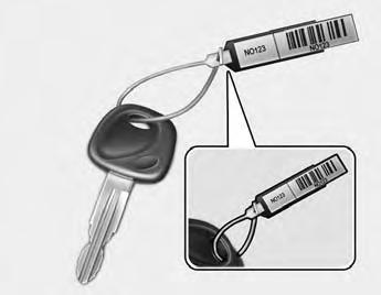 Jūsu automašīnas iezīmes ATSLĒGAS oun046100l D010100AeN Pierakstiet atslēgas numuru Atslēgas koda numurs ir uzspiests uz svītrkoda birkas, kas piestiprināta atslēgu komplektam.