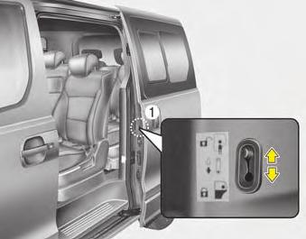 Jūsu automašīnas iezīmes 4 d050300aun Durvju slēdzeņu sistēma, kas konstatē triecienu (ja automašīna attiecīgi aprīkota) Ja laikā, kad aizdedzes slēdzis ir pozīcijā ON, sensori konstatē triecienu,