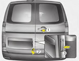 ) Aizmugurējās durvis var aizslēgt un atslēgt arī ar atslēgu, ja vien automašīnas aizmugurējās durvīs ir atslēgas caurums.