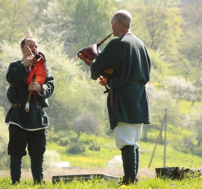 Suiti folksongs Despite the small number of Suiti people, 52,813 folksongs have been recorded by the Latvian Folklore Compendium.