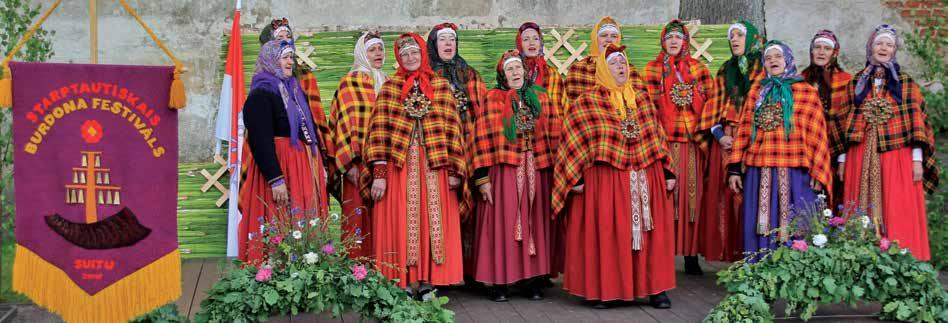 The Suitu sievas ensemble from Alsunga, however, was established in 1955, when the ensemble appeared at a song festival in Aizpute, led by Veronika