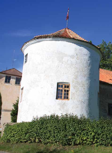 2. The Livonian Order castle in Alsunga was built gradually between the 14th and 18th centuries and has been rebuilt several times.