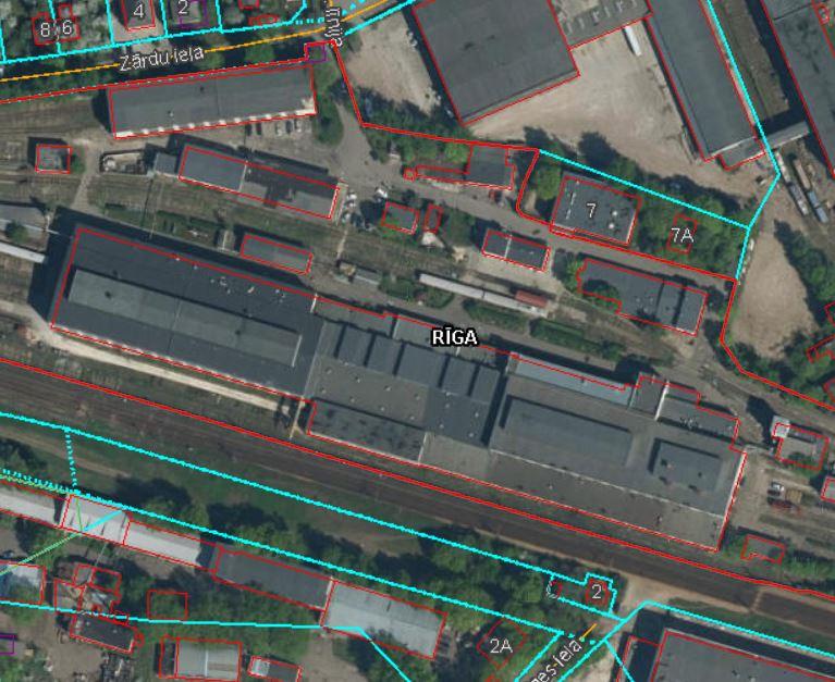 ar Rīgas pilsētas teritorijas plānojumu, ēka Kandavas iela 42a atrodas tehniskās apbūves teritorijā, kuras specifiskais pielietojums ir dzelzceļa vajadzībām izmantojama teritorija.