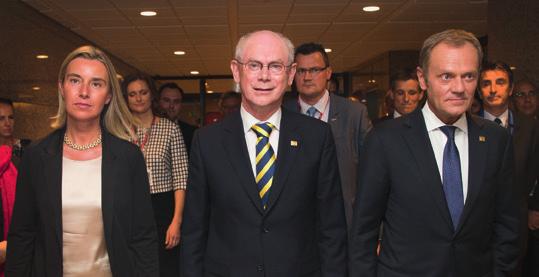 Hermans Van Rompejs ar jauniecelto ES Augsto pārstāvi Federiku Mogerīni un Eiropadomes priekšsēdētāju Donaldu Tusku Piecas prioritātes, par ko vienojāmies Ipras pilsētas domes namā, īsumā ir šādas: