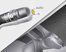 Automobiļa aprīkojums Lietus sensors OEL049900 AUTO (automātiskā) vadība (ja ir aprīkojumā) Lietus sensors vējstikla augšējā daļā nosaka lietus intensitāti un izvēlas pareizo loga tīrītāja darbības