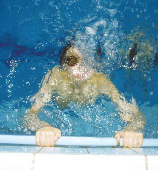 Dažādu veidu skrējiens ūdenī: uz sāniem, puspietupienā, ar rokām atsperoties pret ūdeni 1.attēls.