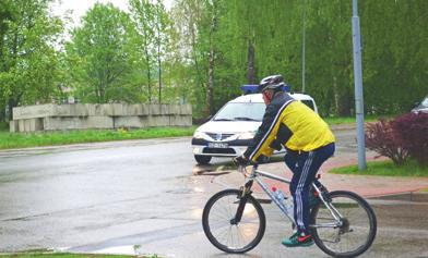 Aicinām velosipēdistus būt uzmanīgiem un rūpēties par savu drošību, piedaloties ceļu satiksmē!