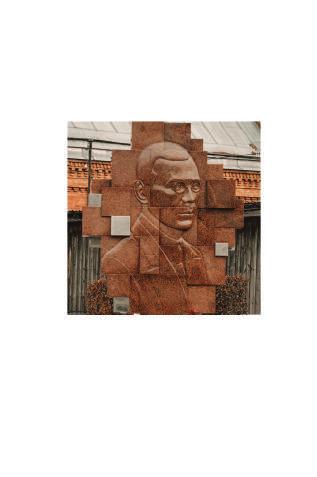 TUKUMS UN APKĀRTNE Zigfrīda Annas Meierovica piemineklis Tukumā Par godu Latvijas valsts simtgadei Tukuma vecpilsētā 2018.