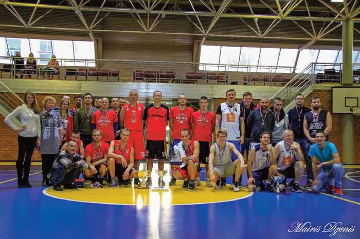 2018. gada novembris Neretas Novada Vēstis 9 27. oktobrī Neretas Jāņa Jaunsudrabiņa vidusskolas sporta angārā norisinājās nu jau trešais Jāņa Petroņa piemiņas turnīrs basketbolā.