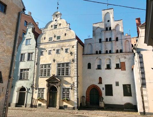 95 TRĪS BRĀĻI RĪGA RĪGA 96 JURIS DAMBIS Būvniecības kultūras sasniegumus Latvijā spēcīgi raksturo ēku komplekss Trīs brāļi, kultūras pieminekļu aizsardzības darbam kalpojot jau vairāk nekā 60 gadu un