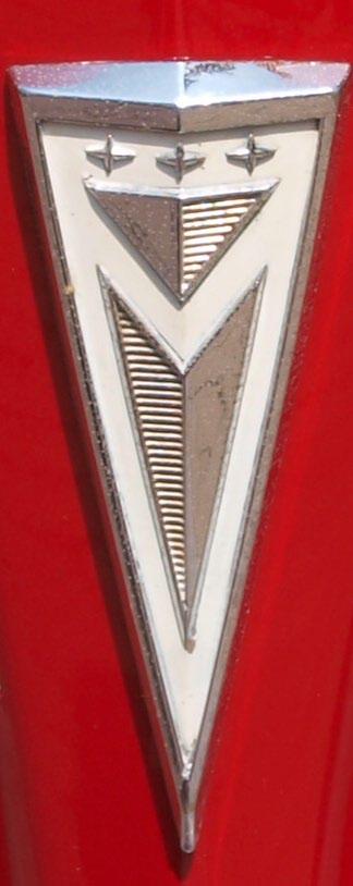 VĒSTURE > PONTIAC Knudsena vadībā Pontiac automobiļiem tika veiktas nopietnas tehniskas un vizuālas izmaiņas. 1957.