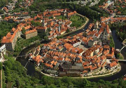 DÍA 9 CESKY KRUMLOV - PRAGA Mañana: Salida hacia Cesky- Krumlov. Los orígenes de esta ciudad checa, ubicada en el corazón de la Bohemia meridional, se remontan al siglo XIII.