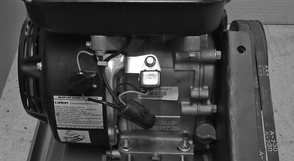 Fig. 2.7 Montage Wassertank: Fig. 2.7, 2.8 Schieben Sie den Wassertank in die Vorrichtung Fig. 2.8 Inbetriebnahme Achtung! Vor dem ersten Benutzen Öl einfüllen. Fig. 3.1 HP1300S Motor Starten: Fig. 3.1, 3.