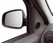 Plašie spoguļi nodrošina lielisku redzamību gan sānos, gan auto