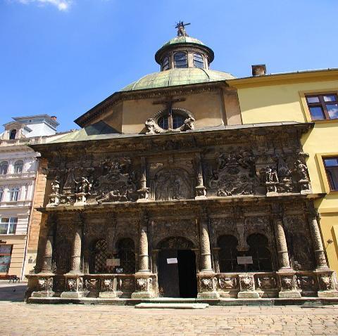 Boimu dzimtas kapela tika uzcelta 1609. gadā.