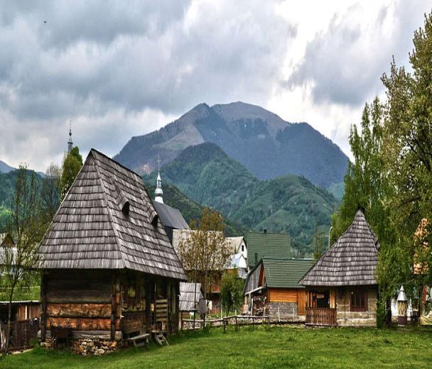 Kolačova- viens no skaistākajiem Karpatu ciemiem. Brīvdabas muzejā iepazīsim seno kalniešu dzīvi.