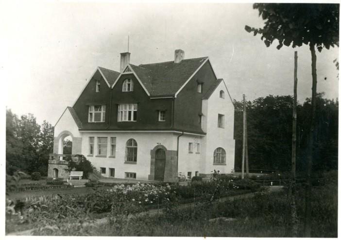 gada; Rīgas grāmatrūpniecības slimo kases sanatorija (reizē arī atpūtas nams) Bīriņu pilī (85 gultas), kas tika atklāta 1926.