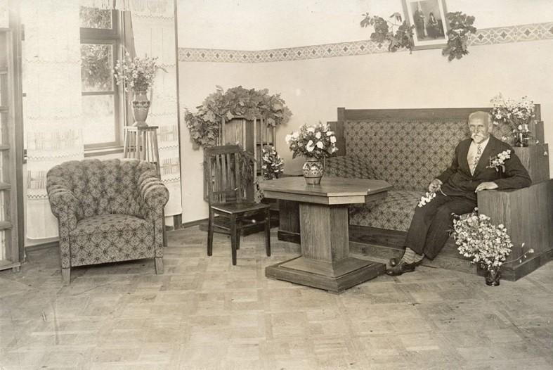 jūlijā Ogrē atklāja sanatoriju Saulstari (reizē arī atpūtas nams), kas darbojās vasarā (no 1938.