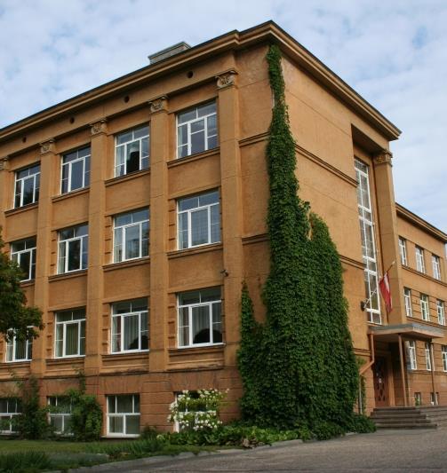 Valmieras Viestura vidusskola Vēsturiskās ēkas telpu un 1970.
