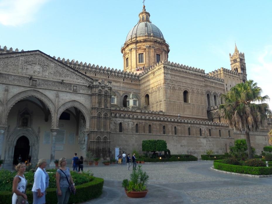 4. Diena nolemts apskatīt Sicīlijas galvaspilsētu Palermo! Un tātad arī kāpsim netālu no Palermo.