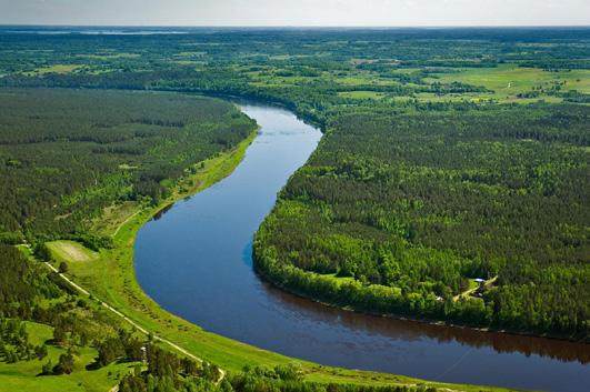 Dabas parks «Daugavas loki» Raksturīgākā dabas īpatnība ir 8 lieli Daugavas līkumi, kuru garums sasniedz 4-6 km, un to krastos ir izvietojušies pamatkrasta kraujas.