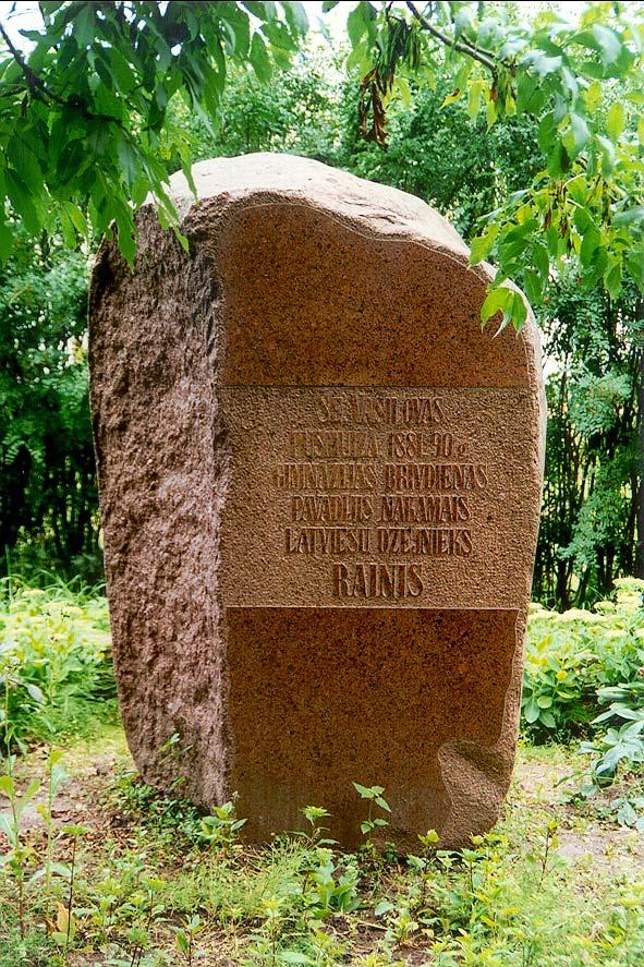 3.8.2. att. Piemiņas akmens dzejniekam J.Rainim Vasiļovas ciemā. Foto Juris Soms 3.9. Maļinovas pagasta demogrāfiskais raksturojums un apdzīvojuma struktūra Maļinovas pagastā uz 2004.gada 1.