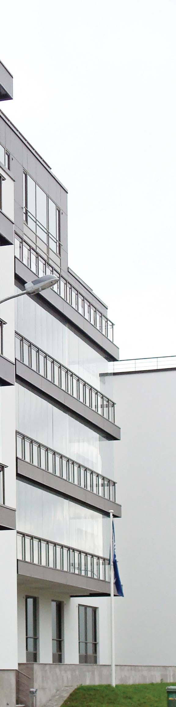 Saturs Content Balkonu iestiklojums Balcony glazing Priekšrocības Advantages Projektēšana un ražošana Design and production Sērija
