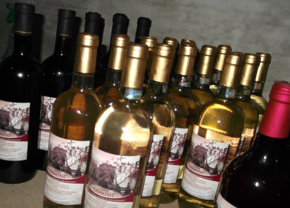 SIA Dūmiņu vīna darītava mājas vīni Dažādu augļu un ogu vīna darināšanu. Dūmiņu vīna darītava ir pirmā ražotne šajā nozarē Bauskas novadā. Šobrīd tiek ražotas 26 dažādas vīna šķirnes.