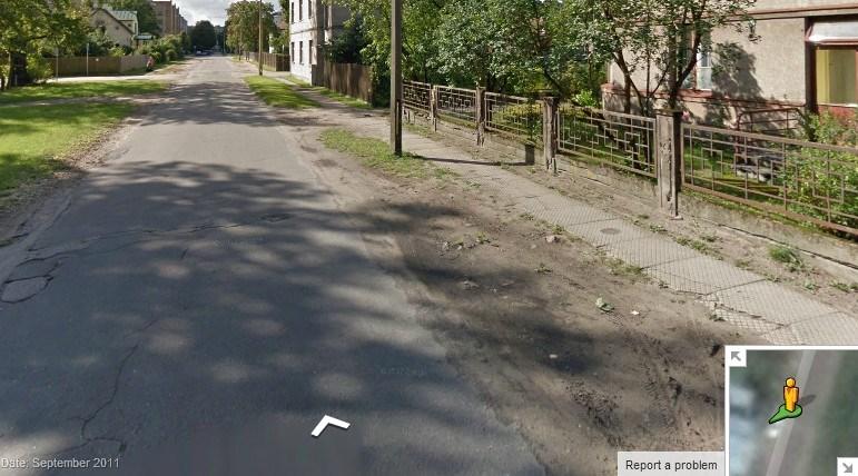 Att. KomSL2. Saules aplīši uz Laimdotas ielas Rīgā Google Street View redzējumā. Mūsu jautājuma otrā daļa vaicā kāpēc tieši aplīši?