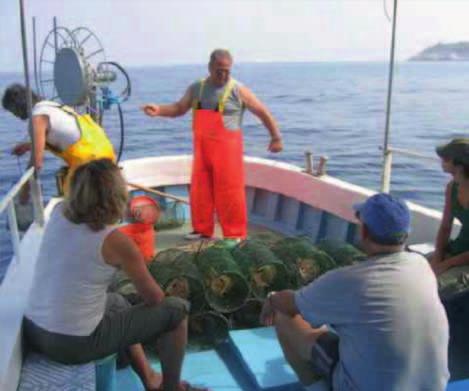 Projekta Zvejas tūrisms 83 (Pescatourisme 83) mērķis ir piedāvāt vietējiem zvejniekiem ieņēmumu dažādošanas veidus, nepalielinot darba noslodzi zvejniecībā, bet vienlaikus piesaistot plašu