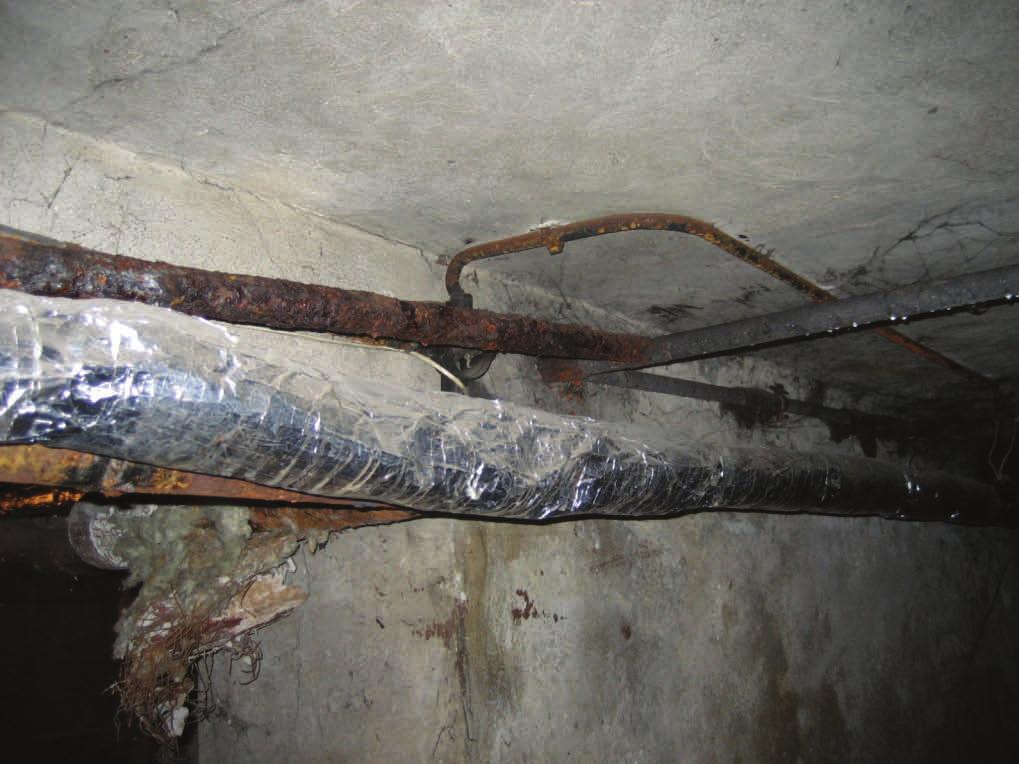 12 REA vēstnesis Tērauda cauruļu trūkumi Metāla cauruļu lielākais trūkums ir tā neliela izturība pret koroziju, kas rodas tērauda tiešās