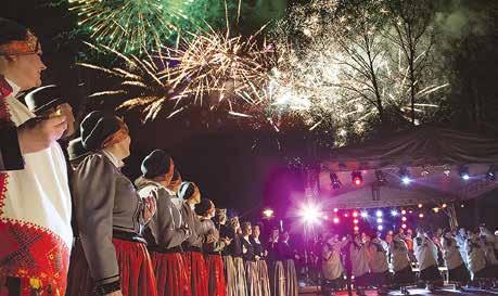 4 SVĒTKI 2018. gads Latvijas Valsts Simtgades zīmē Latvijas simtā dzimšanas diena Lielvārdes novadā Krāšņais svētku salūts.