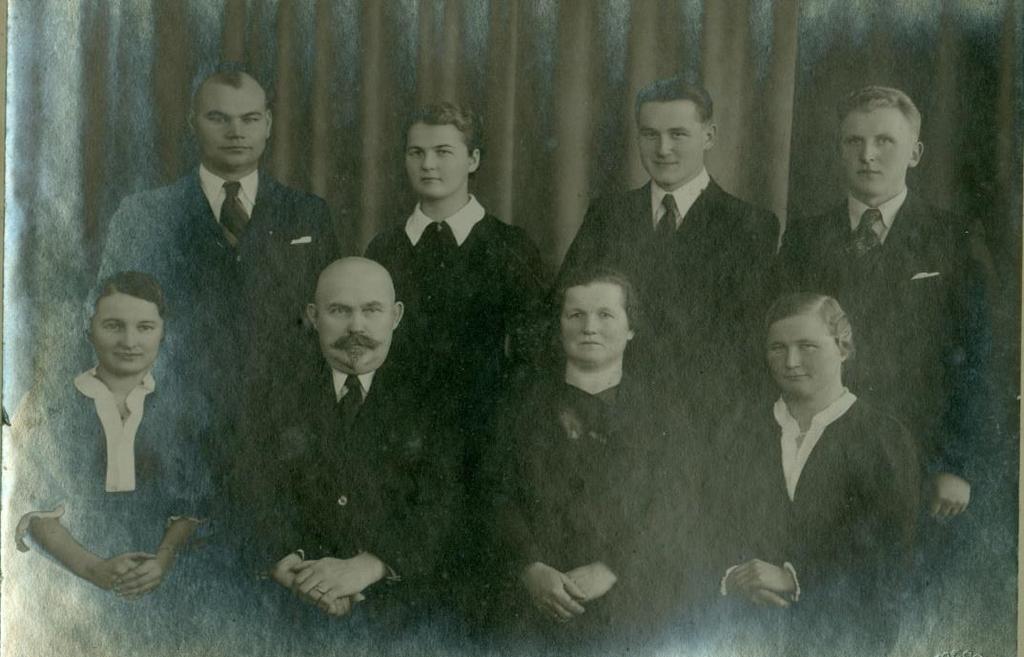 Aizsargu priekšnieka Miķeļa Dzintarnieka ģimene Izsūtīta 1941.gada 14.