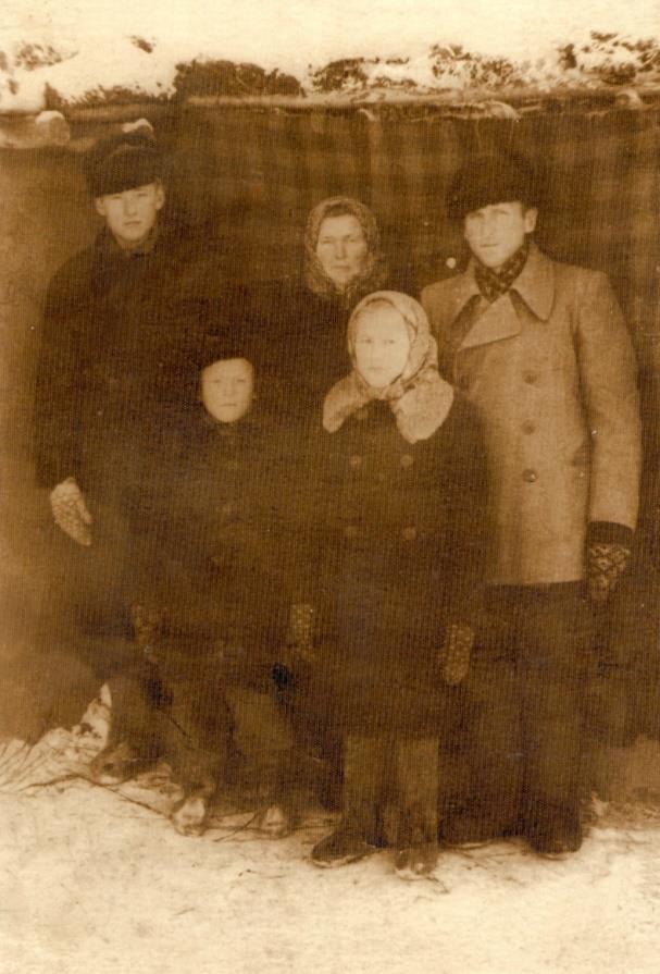 1941. gads un ģimeni izsūtīja uz Sibīriju. Opi atšķīra no ģimenes, vēlāk uzzinājām, ka miris Vlatjaga nometnē. Pārējie atgriezās gadu vēlāk nekā Čauru ģimene.
