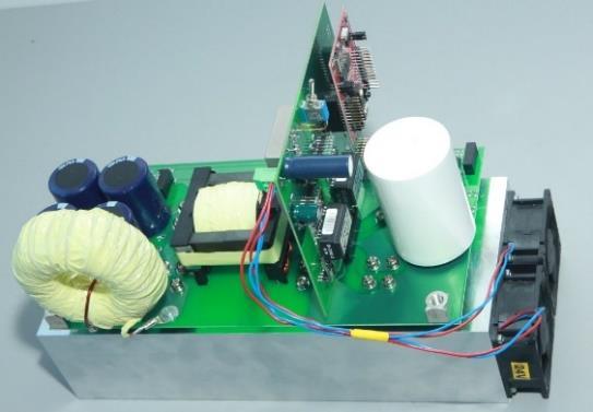 invertora Matlab/Simulink modelis un spēka shēmas makets līdzsprieguma mikrotīklu salāgošanai ar zemsprieguma maiņstrāvas tīklu.