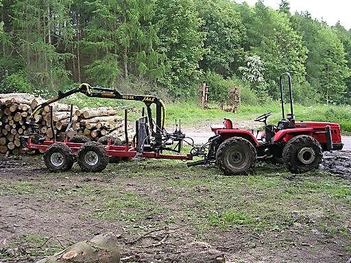 un loģistikas rūpnieciskais pētījums Att. 8 Neliels lauksaim nie cīb as traktor s ar apr īk ojum u kokmate riālu pievešanai.