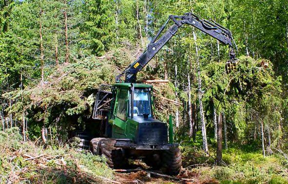 Pievešanas tehnoloģijas Krājas kopšanā veidojas biomasas sortimenti mežizstrādes atliekas, veseli koki, daļēji atzaroti sagarumoti sīkkoki un šķeldas.