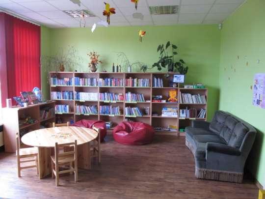 Bērnu centriņā 10. BIBLIOTĒKAS PERSONĀLS Svētciema bibliotēkā ir 3 štata vienības: bibliotēkas vadītāja (1 slodze), bibliotekāre (1 slodze) un apkopēja (0,5 slodze).