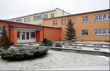 1. Izglītības iestādes vispārīgs raksturojums Pelēču pamatskola atrodas Preiļu rajona Pelēču pagasta Pelēčos, šosejas Preiļi Daugavpils malā, 20 km no Preiļiem, 40 km no Daugavpils. 2018./2019.m.g. skolā mācās 60 skolēni pamatizglītības programmā un 19 pirmsskolas izglītības programmā.