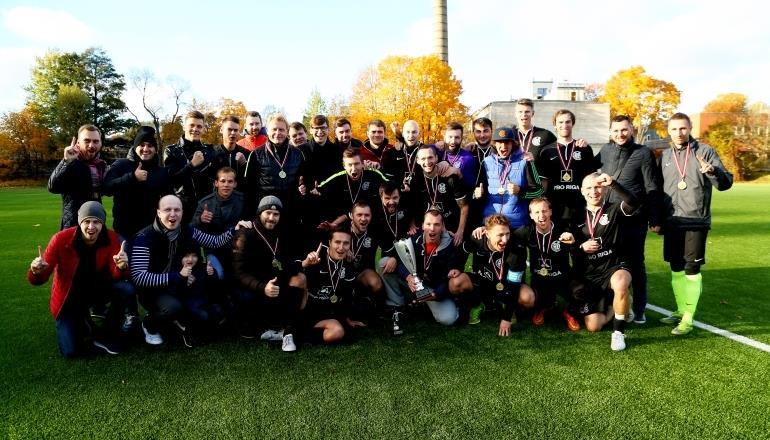 --- 2015. gada Latvijas Otrās līgas čempionāts --- Otro gadu pēc kārtas par Latvijas Otrās līgas čempionāta spēcīgāko komandu kļuva FC Caramba Rīga, kas turnīra finālspēlē 24.