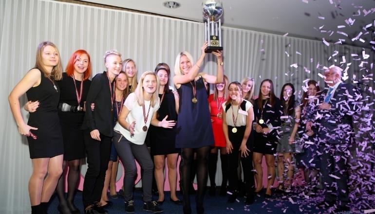 --- Sieviešu futbola sezonas noslēguma pasākums --- Latvijas Sieviešu Futbola līgas 2015. gada sezonai simbolisks punkts tika pielikts 27.
