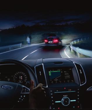 Sensori identificē mašīnai priekšā esošo satiksmi un pieregulē tālo gaismu staru kūli, lai aizsargātu citus ceļa lietotājus no atspīduma, vienlaikus apgaismojot atlikušo ceļa daļu, lai