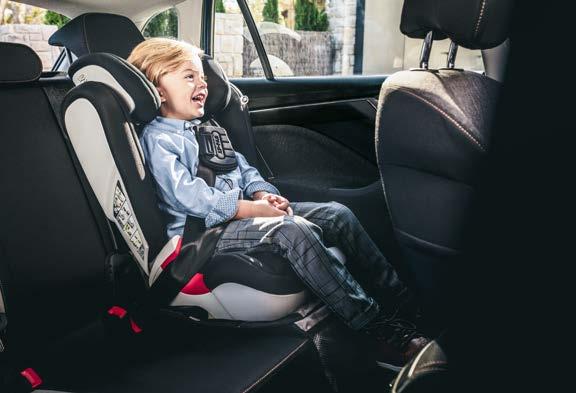 pielāgojamība Šo bērnu sēdekļu inteliģentais dizains ļauj bērnam ne tikai sēdēt aizmugurē, bet arī priekšējā pasažiera sēdeklī, kur jūs varat viņu