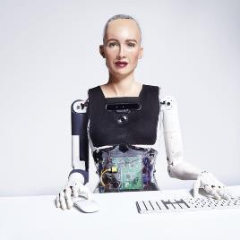 gads RoboThespian humanoīdu robots,