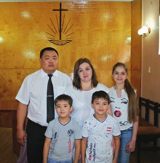 jaunākais brālis Arsēnijs ir pabeidzis pirmo klasi. Mēs dzīvojam Taškentā, taču es piedzimu Samarkandā.